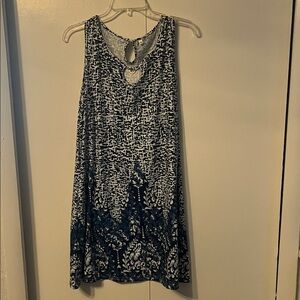 Sleeveless Blue and White Patterned Dress